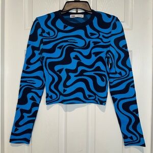 Zara Abstract Blue and Black Long Sleeve Cropped Top. Size M